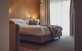Hotel Waldhuus  4*